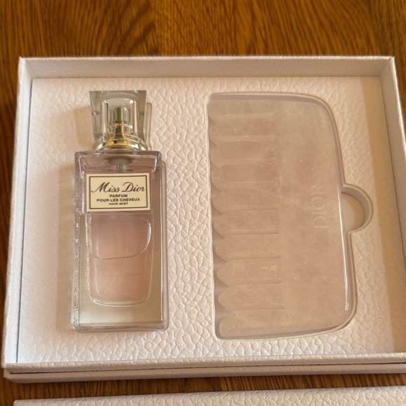 Dior Miss Dior hair mist and quartz comb. - Picture 2 of 3